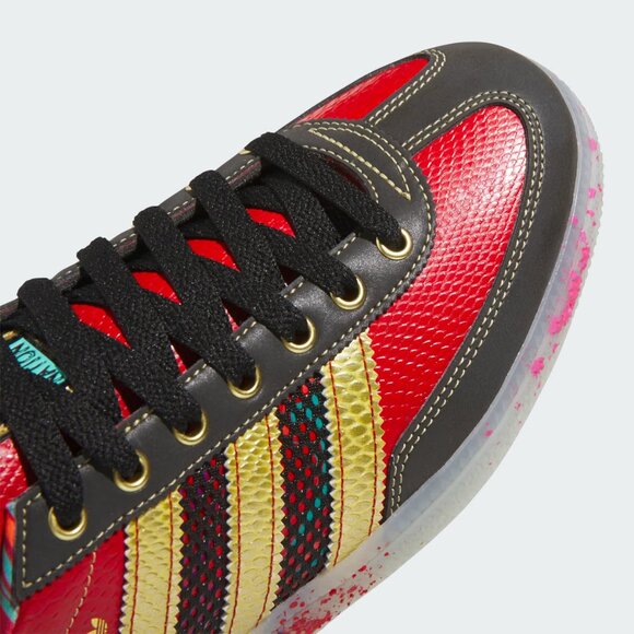 Athletic_Shoes